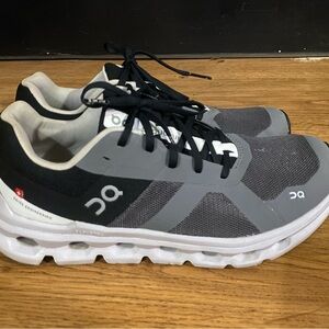 Women’s On Cloud runner